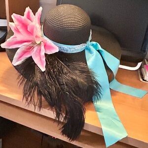 Hat woman’s great for church/parties/derby